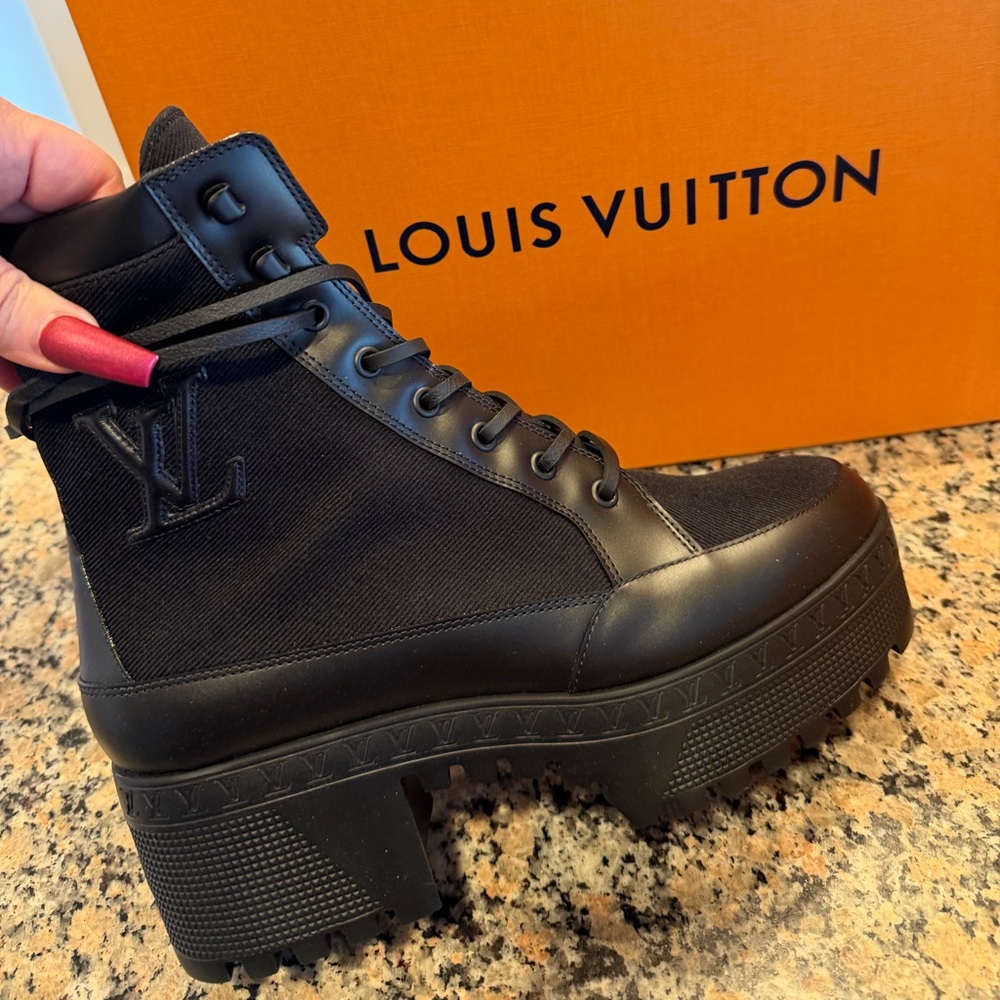 LAUREATE PLATFORM DESERT BOOT